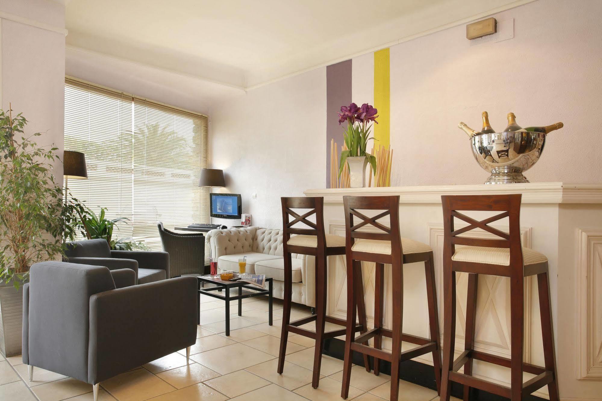 Hotel The Originals Perpignan Sud Le Grillon D'Or Ле Булу Екстериор снимка