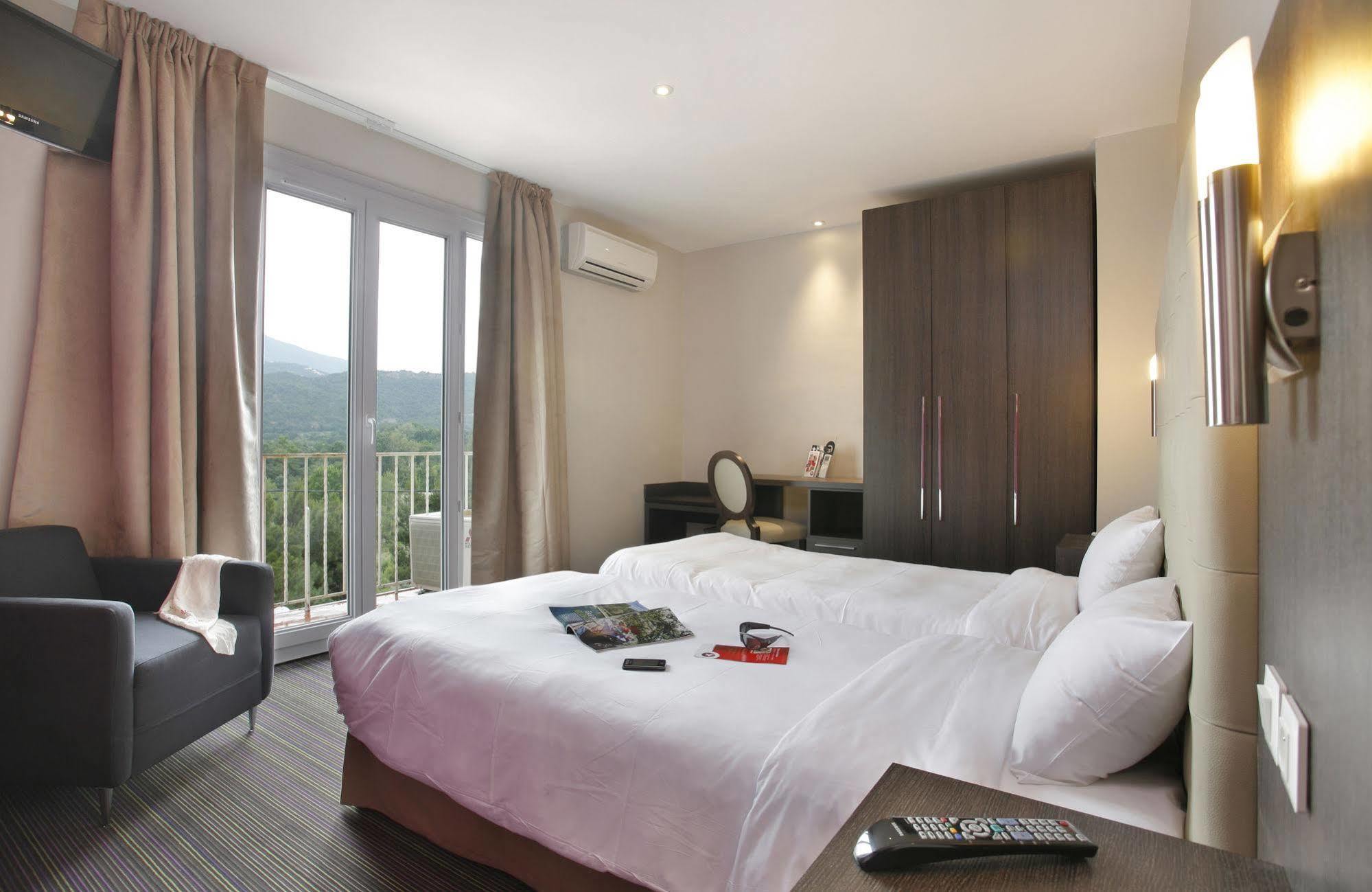 Hotel The Originals Perpignan Sud Le Grillon D'Or Ле Булу Екстериор снимка