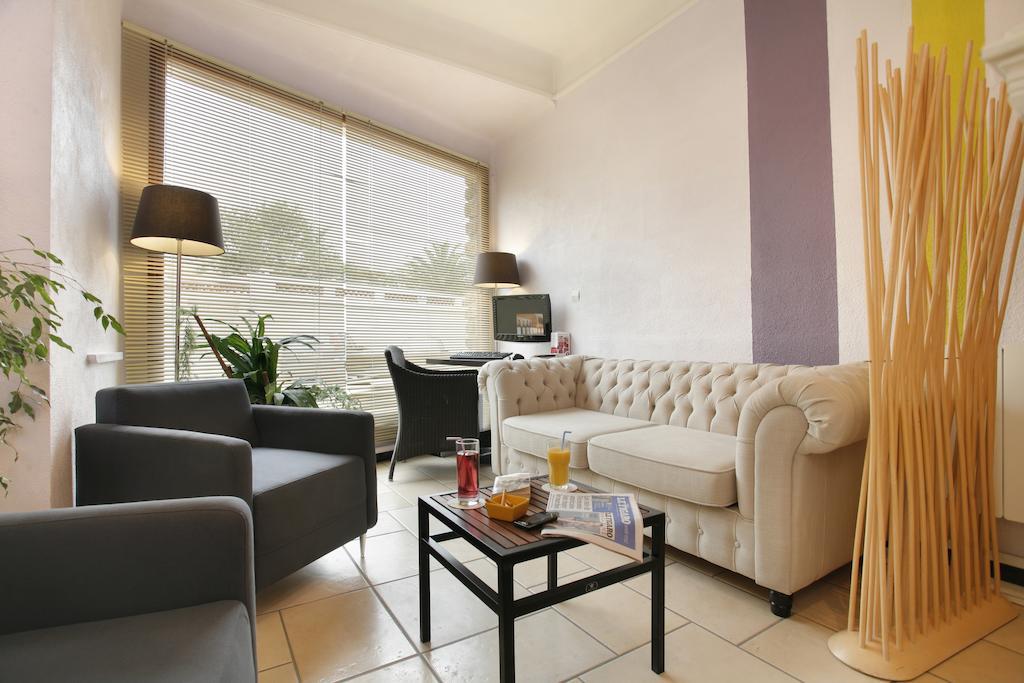 Hotel The Originals Perpignan Sud Le Grillon D'Or Ле Булу Екстериор снимка